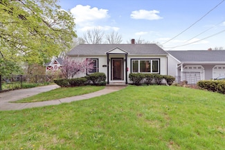 313 W Prospect St, Marshall, MI 49068