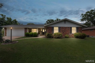 5809 Pebble Oak Dr, Saint Louis, MO 63128
