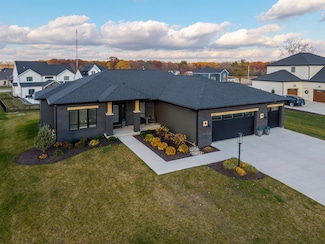 6161 Bateleur Ct, Fort Wayne, IN 46845