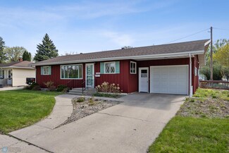 1122 River Dr S, Moorhead, MN 56560