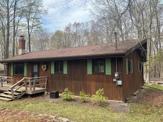 77 Sunset Dr, Gouldsboro, PA 18424