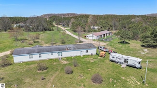 11249 Frankie Ln SW, Fife Lake, MI 49633