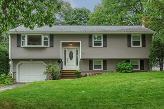 28 Catalpa St, Wakefield, MA 01880