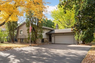 1058 Tyler St S, Shakopee, MN 55379