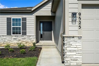 9525 Shady Bend Rd, Lenexa, KS 66227