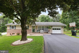 307 Camelot Dr, Stroudsburg, PA 18360