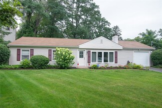 51 Larchmont Rd, Warwick, RI 02886
