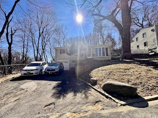 100 Hendrick Ave W, Glen Cove, NY 11542