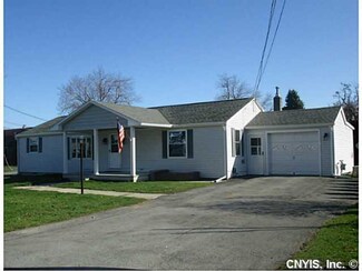 306 W Washington St, Sackets Harbor, NY 13685