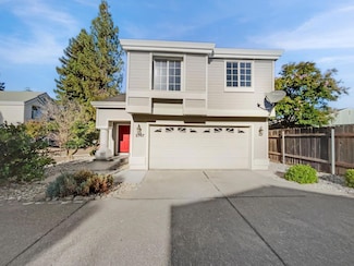 2747 Compton Parc Ln, Carmichael, CA 95608