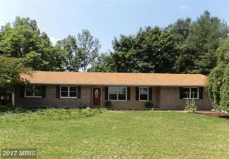 8705 Lemar Rd, Greencastle, PA 17225