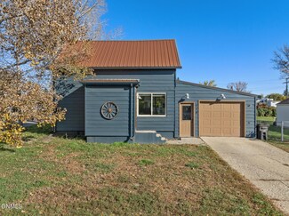 118 4th St NW, Tioga, ND 58852