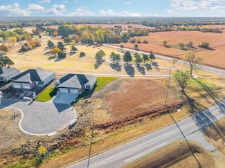 3136 Long Ct, Winfield, KS 67156
