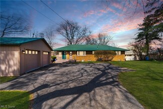 5969 W Shore Dr NW, Canton, OH 44718