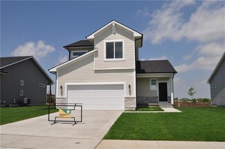 10217 Powell Ave, Johnston, IA 50131