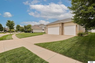 6530 Blackstone Rd, Lincoln, NE 68526