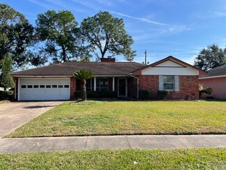8611 Dover St, Houston, TX 77061