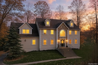 8 Brian Ct, Salisbury Mills, NY 12577