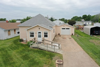 1321 Douglas St, Imperial, NE 69033