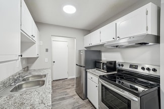 4351 Parklawn Ave Unit 105E, Edina, MN 55435