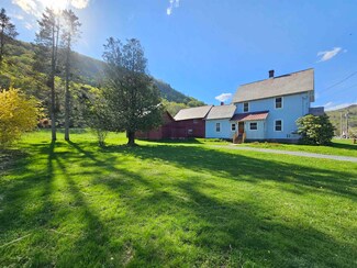 476 Tunnel St, Readsboro, VT 05350