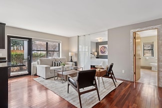 2201 3rd Ave S Unit 102, Minneapolis, MN 55404