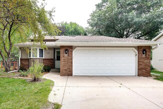 1556 Lois Dr, Saint Paul, MN 55126