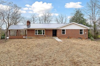 806 Tennessee Dr, Livingston, TN 38570