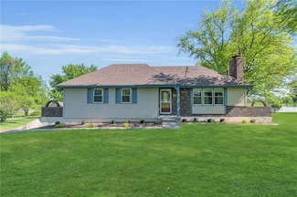 7 Lakeview Dr, Gower, MO 64454