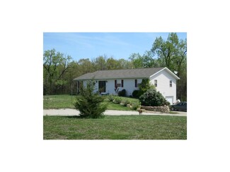 8826 SE Clear Creek Rd, Cameron, MO 64429