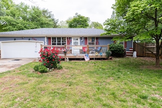 1046 E Guinevere St, Springfield, MO 65807