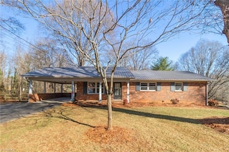 2521 N Berry St, Germanton, NC 27019