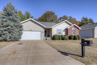 1315 Skyline Dr, Carthage, MO 64836