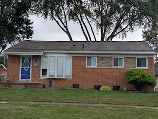 31375 W Wind Dr, Fraser, MI 48026
