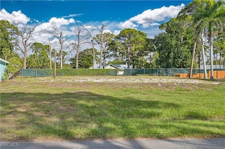 7144 Vassar Dr, Iona, FL 33908