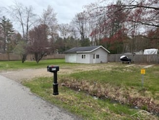 579 W Basing Ln, Sanford, MI 48657