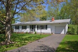 33 Pondview Dr, Amherst, MA 01002