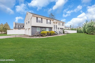 54 Mindy Ln, Eatontown, NJ 07724