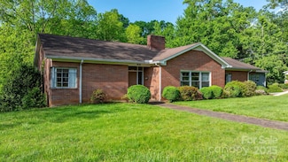 220 Broad St, Marion, NC 28752