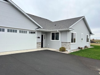 3116 Bassett Dr, Mankato, MN 56001