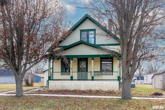 110 E 3rd St, Wilton, IA 52778