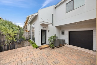 4425 Eigel St, Houston, TX 77007
