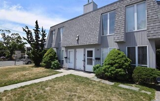41 Linwood Rd S, Port Washington, NY 11050