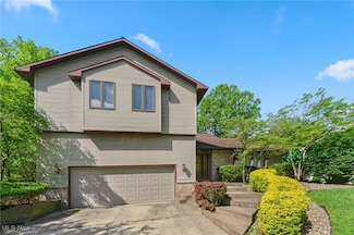 520 Stoneybrook Ln, Canfield, OH 44406