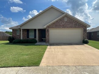 23 Moonlight Ct, Millbrook, AL 36054