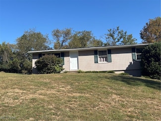 3835 Holbein Dr, Zanesville, OH 43701