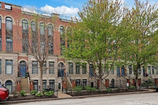358 W Huron St Unit B, Chicago, IL 60654