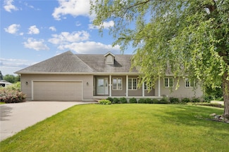 1101 6th St NE, Independence, IA 50644