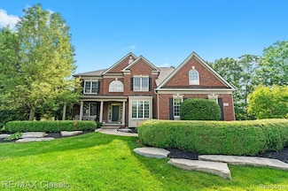 1924 Scenic Dr, Milford, MI 48380