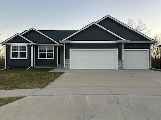106 Braeburn Cir, Norwalk, IA 50211